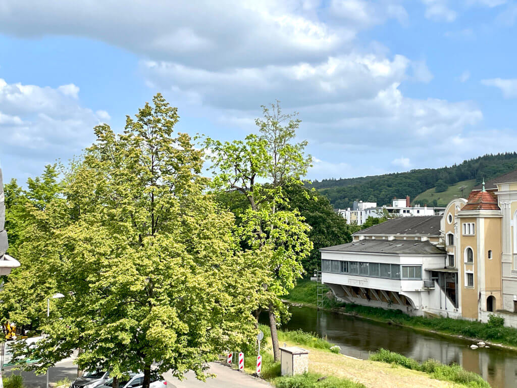 Blick vom Sonnebalkon an der Ahr in Richtung historischem Kurhaus