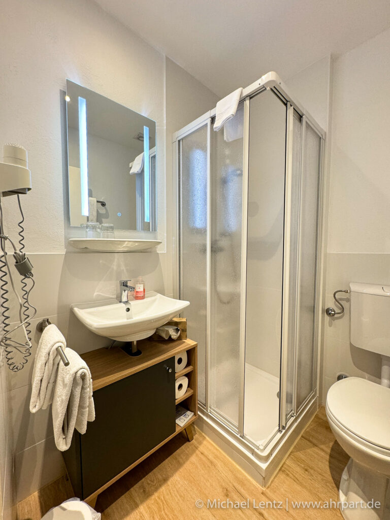 AhrPart Hotel Central Bad Neuenahr, Hotelapartment Badezimmer Nr. 20