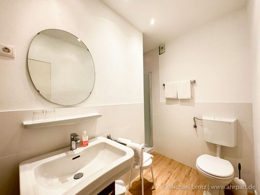AhrPart Hotel Central Bad Neuenahr, Hotelapartment Badezimmer Nr. 34