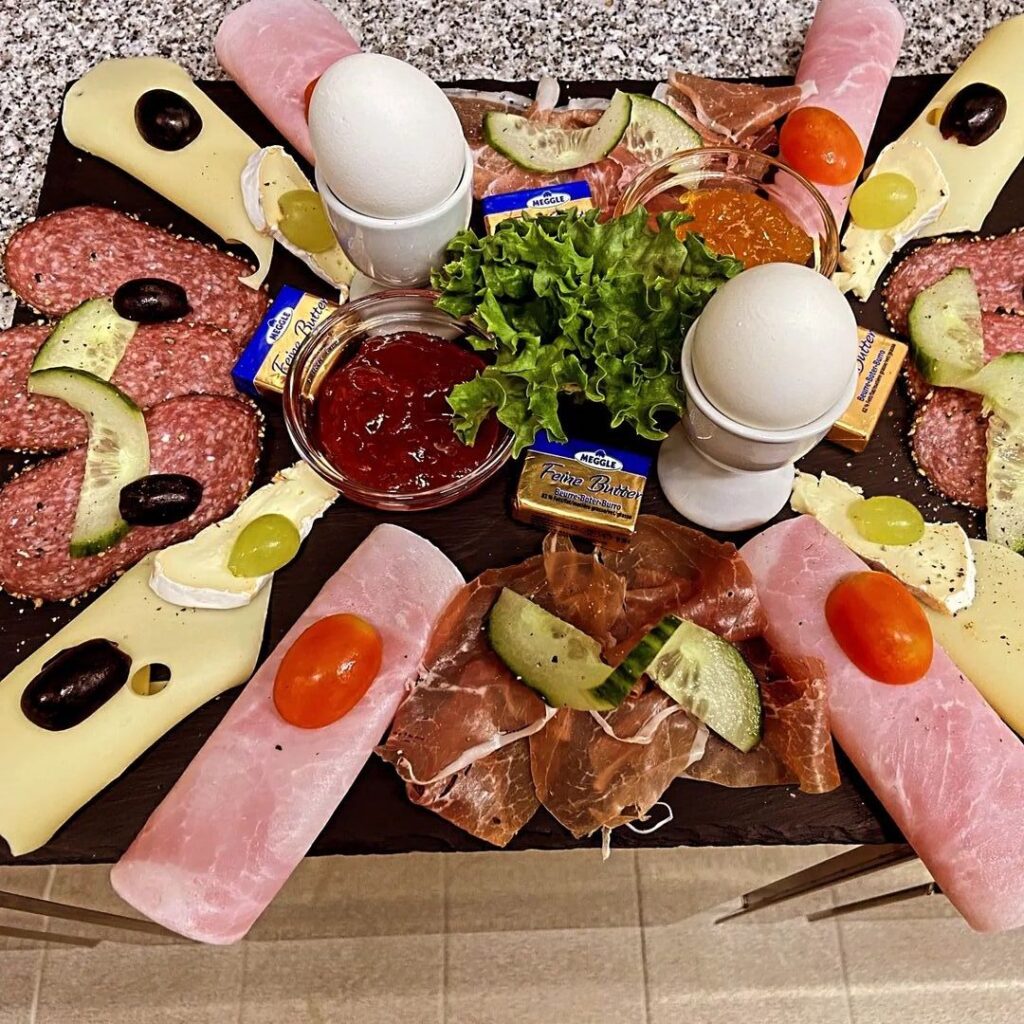 Il Barista Cafe Bistro unser Frühstückspartner direkt um die Ecke in der Poststraße 32. Tgl. frühstücken ab 9:00 Uhr, außer Mittwoch`s